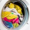 Cómo limpiar una lavadora de carga frontal (con pasos)