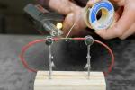 Hoe elektrische draden te solderen