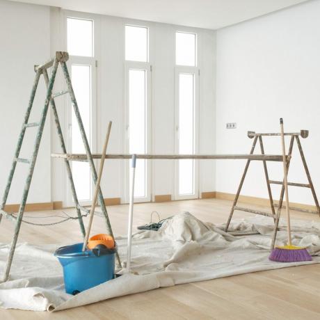Shutterstock_75276847 Lona de escaleras de preparación de pintura interior