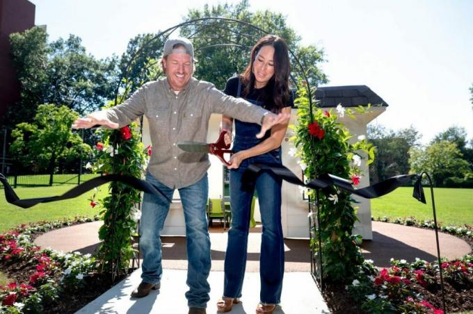 Chip a Joanna Gaines St. Jude Playhouse