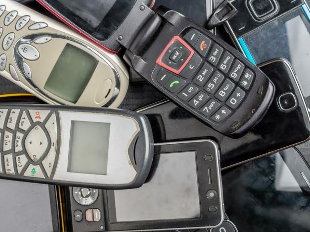 ¿Qué haces con los teléfonos celulares viejos?