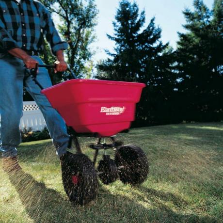 seed-spreader-grass-care
