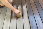 Cómo restaurar una plataforma de madera dura (bricolaje)