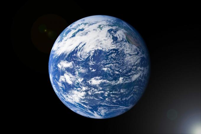Detailne maakera foto valgete pilvedega, isoleeritud planeet Maa mustal taustal, maailmapilt kosmosest, kõrge eraldusvõimega lähivaade. NASA sisustatud pildi elemendid