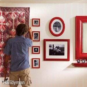 Cuelgue las obras de arte y los tapices de pared en forma recta y nivelada para una pared de galería