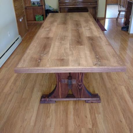 Meja panjang Viking yang dimodifikasi