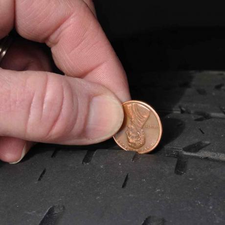 Reifenprofiltiefe-mit-einem-Penny prüfen