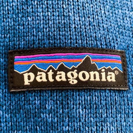 Logo Patagonia na swetrze