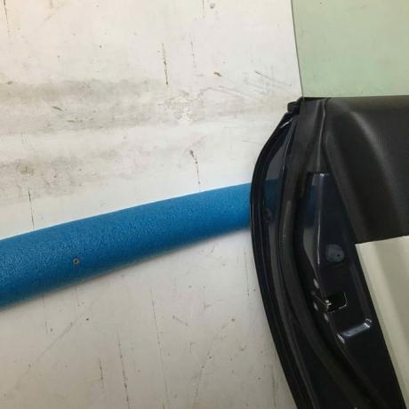 Anti-Ding Car Door Bumper piscina noodle garage hack