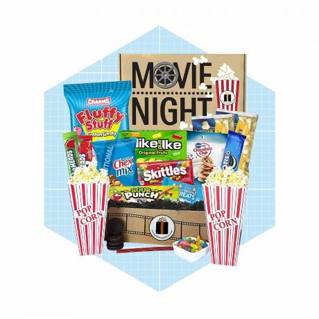 Maak je klaar voor een filmavond om nooit te vergeten met onze Utimate Movie Night Gift Baskets Ecomm Amazon.com