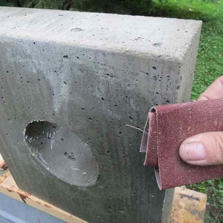Banco de concreto embutido de pedra