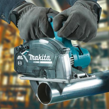 Cortar metal con la sierra para metal más nueva de Makita | Consejos para profesionales de la construcción
