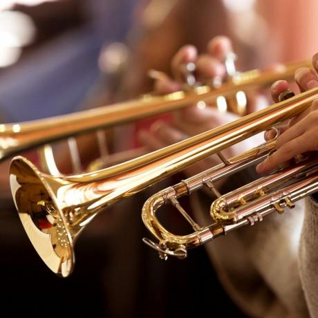 Tubos en manos de músicos; Identificación de Shutterstock 259817708