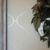Cómo crear una pared decorativa sutilmente dimensional - The Family Handyman