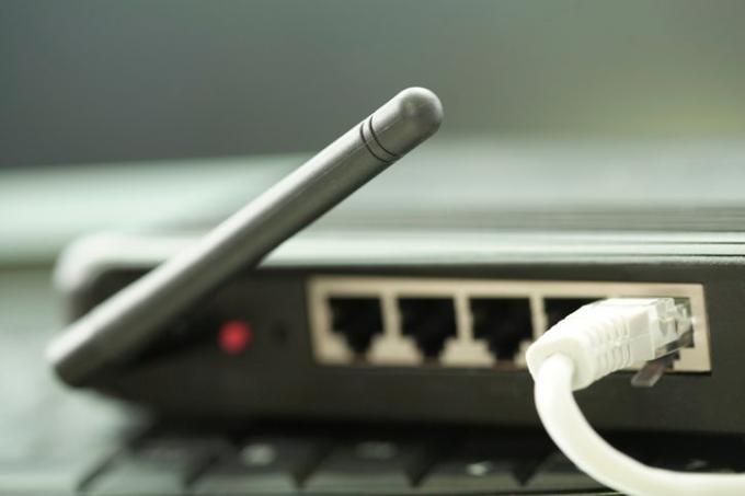 connessione Internet con router WLAN nell'ufficio di casa