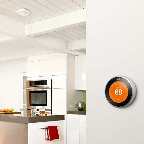 Nest smart termostat i køkkenet