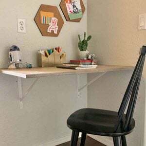 Cómo construir un escritorio de bricolaje fácil para niños
