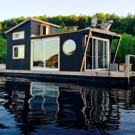 piccola casa galleggiante