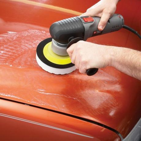 Az autó tisztításának legjobb módja: Polírozza a felületet