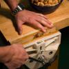 Крек ядки с ръчни инструменти - удобен съвет от семейния майстор