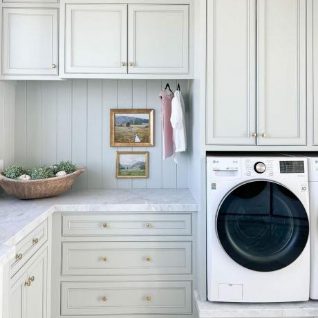 10 vaskerom benkeplater du vil elske Tidløs Marble Courtsey @ourfrenchcountryfarm Instagram