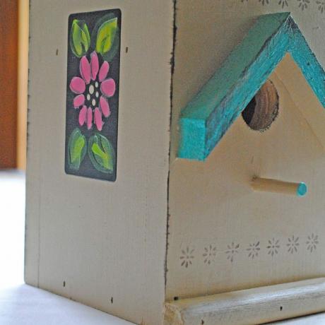  толе-офарбана кућица за птице