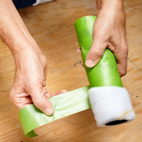 Retire la pelusa de un rodillo con cinta adhesiva | Consejos para profesionales de la construcción