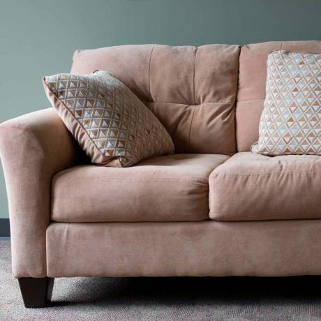 come pulire il divano in microfibra?