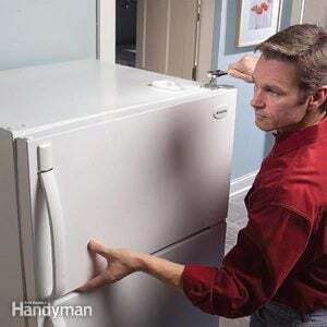 Raddrizzare le porte del frigorifero cadenti