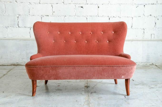 Sillón sofá sofá de estilo clásico en sala vintage 