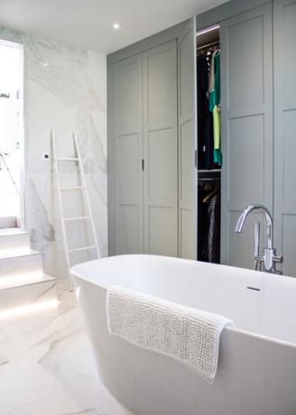 Baño contemporáneo de Linear London | Cocinas, baños y azulejos