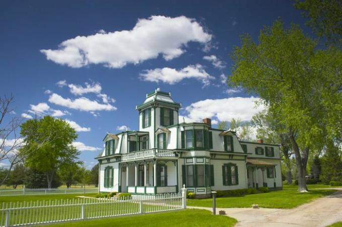 Peternakan dan rumah Buffalo Bill yang terkenal di dekat North Platte di Nebraska