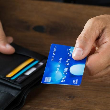 πορτοφόλι πληρωμή χρημάτων με πιστωτική κάρτα