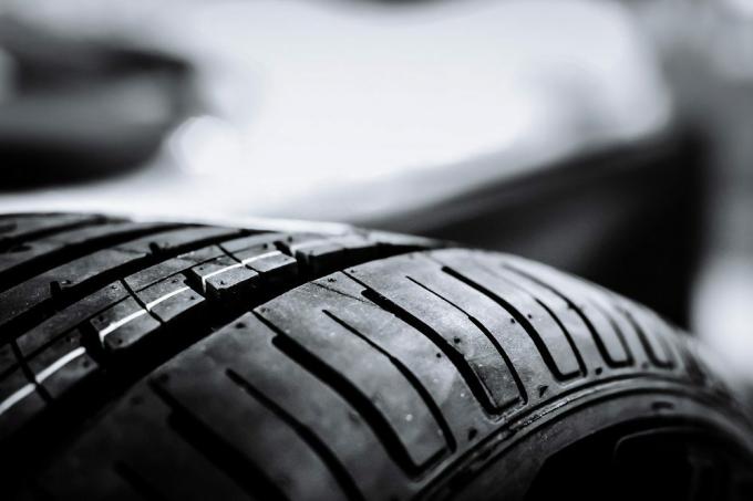 Dæk fremstillet på fabrikker i Thailand. Ved at bruge STR 20 certificerede gummibånd. dæk mod sorte, brændstofeffektive bildæk.