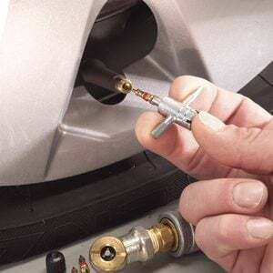Opravte unikajúci kmeň ventilu pneumatiky za 5 minút