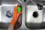 Как да полирате мивка от неръждаема стомана
