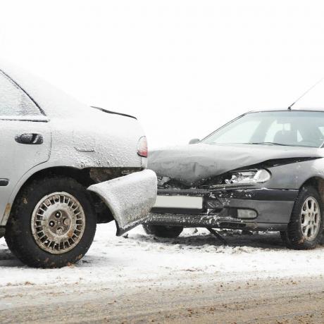 Зимно шофиране при автомобилна катастрофа