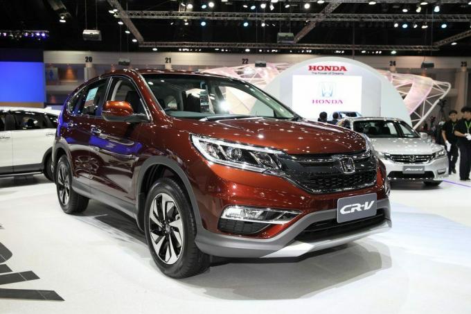 BANGKOK - 28. novembra: avtomobil Honda CR -V na razstavi na Motor Motor Expo 2014 28. novembra 2014 v Bangkoku na Tajskem.