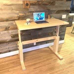 Cómo hacer tu propio escritorio de bricolaje ajustable