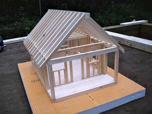 modèle d'une petite maison de l'université de bricolage