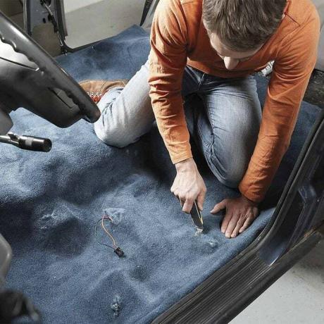 Ersetzen Sie den Teppich in Ihrem Fahrzeug