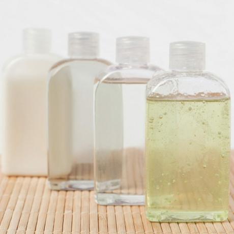 steklenice šamponov izdelki za prhanje za kopel