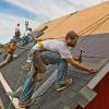 12 návyků na špatnou údržbu střechy, které byste měli okamžitě přestat dělat