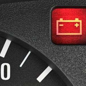 Hogyan lehet hatékonyan feltölteni az autó akkumulátorát