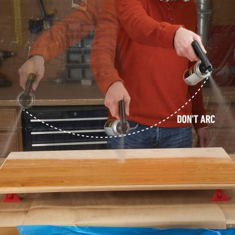 9 consigli per spruzzare la vernice sul legno Non far oscillare la bomboletta spray formando un arco
