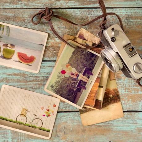 Polaroids de câmera vintage com fotos antigas impressas