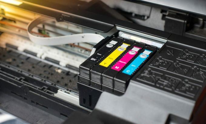 Cerrar el cartucho de inyección de tinta de la impresora por enfoque selectivo