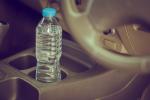 15 lucruri pe care nu trebuie să le lași niciodată în mașină
