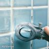 Come stuccare le piastrelle del bagno: fissare le pareti del bagno (fai da te)
