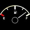 ¿Necesita preocuparse por la gasolina vieja en el tanque de su automóvil?